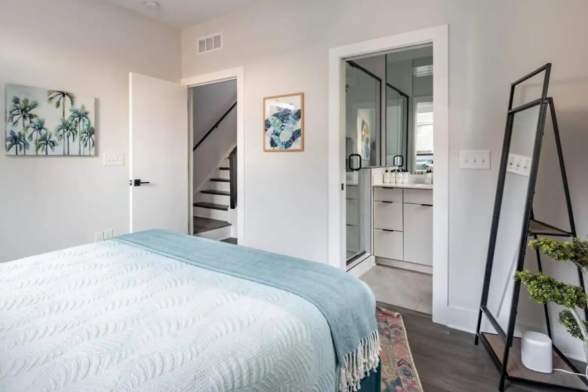 Minter Teal With Rooftop Balcony Charlotte